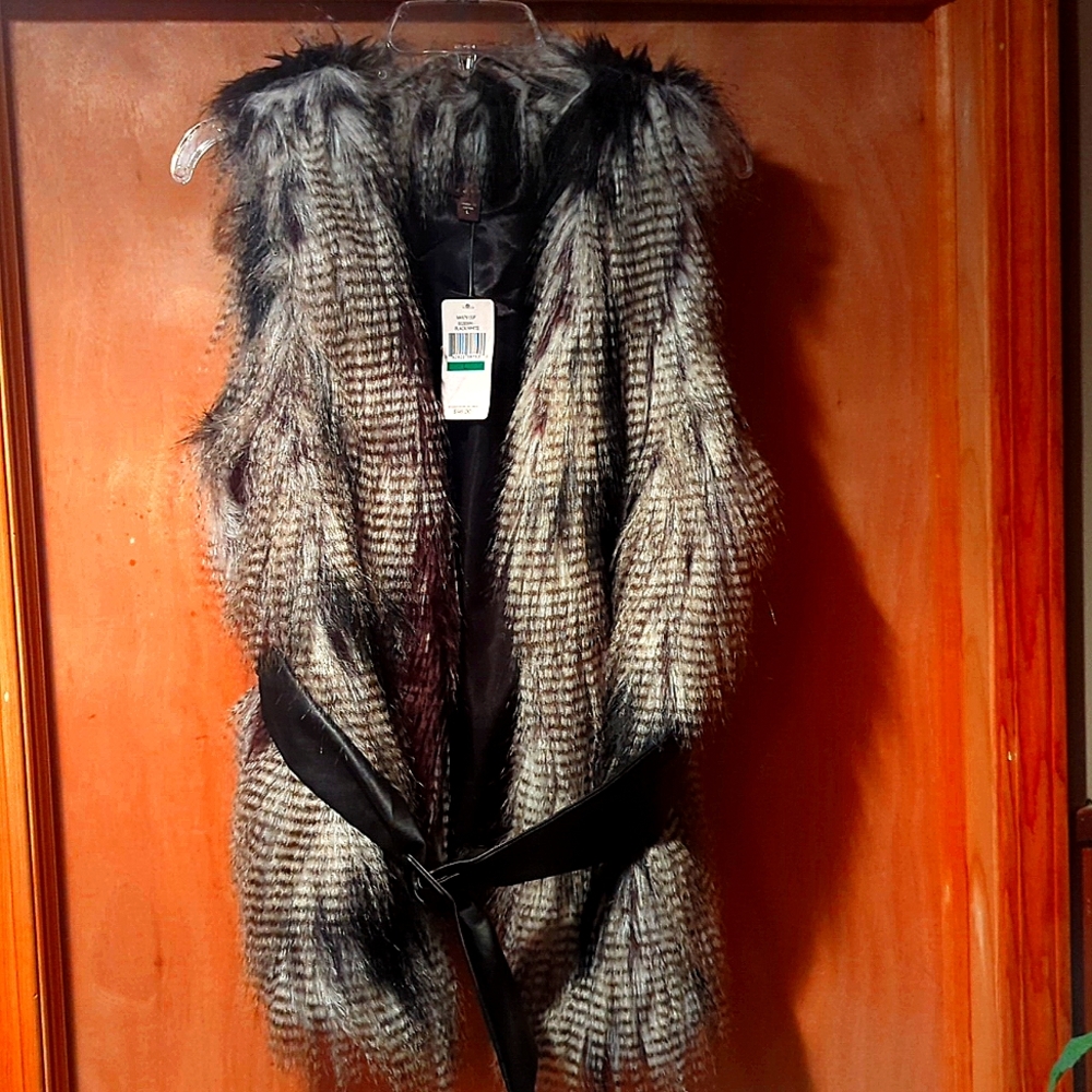 Fever black/white vest size large